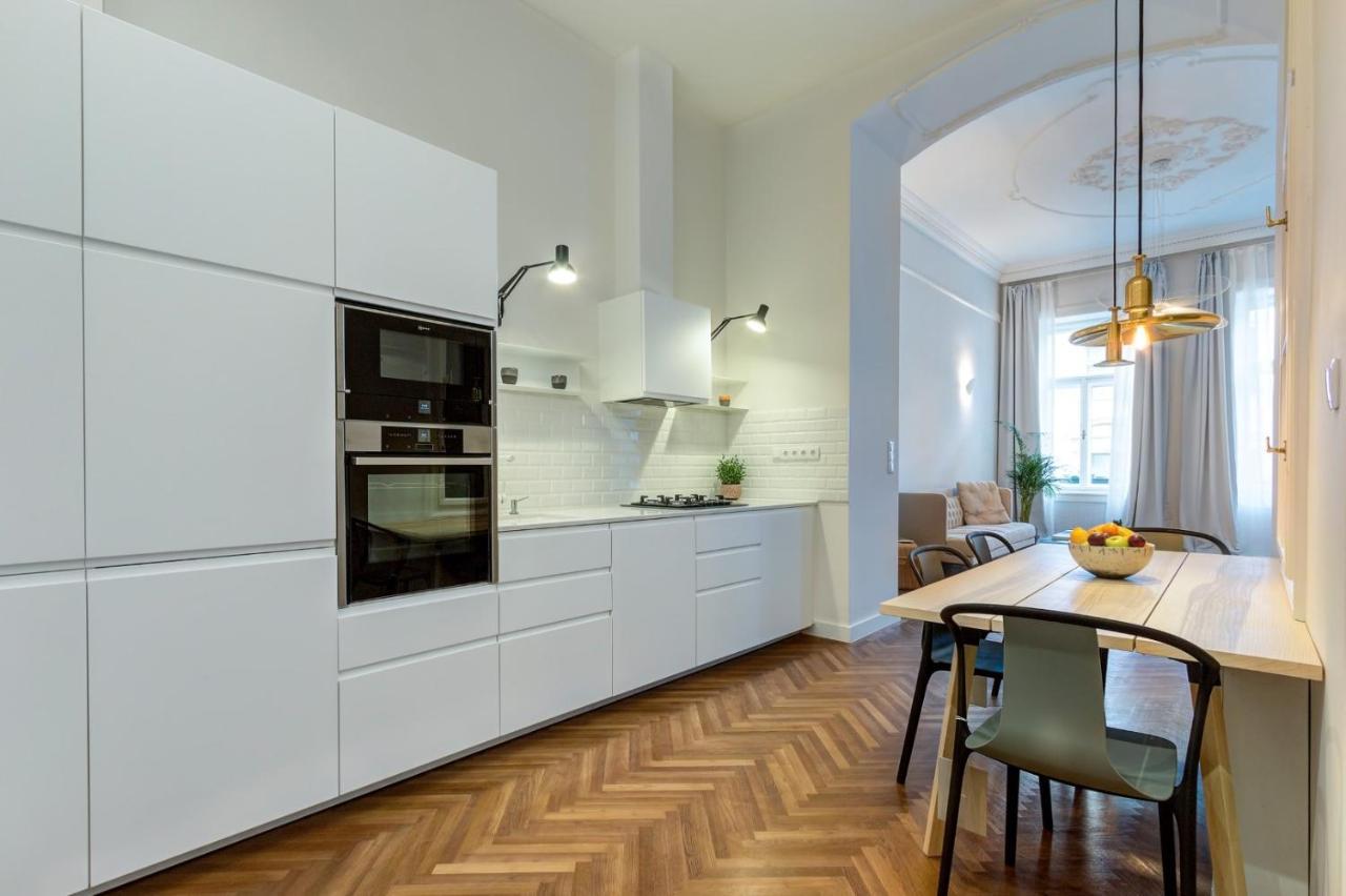 Central Basilica Apartman Budapest Exteriör bild